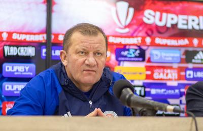 Dorinel Munteanu a convocat o ședință la Galați: „Nu se poate continua așa!” + jucătorul criticat direct: „Sunt supărat!”