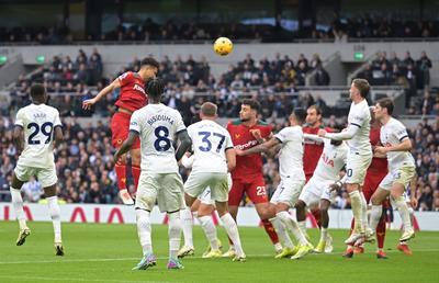 Nu au înțeles nimic » Cu Drăgușin pe bancă, fundașii lui Tottenham au greșit la primul gol al lui Wolves