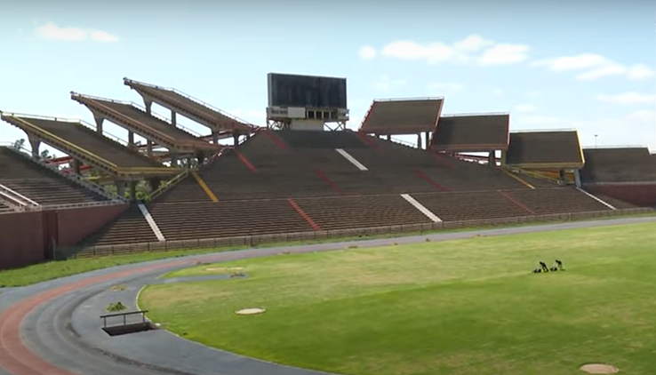 Stadionul Mmabatho, o arenă originală și neîngrijită din Africa de Sud / Sursa foto: Newzroom Afrika (YouTube, captură de ecran)