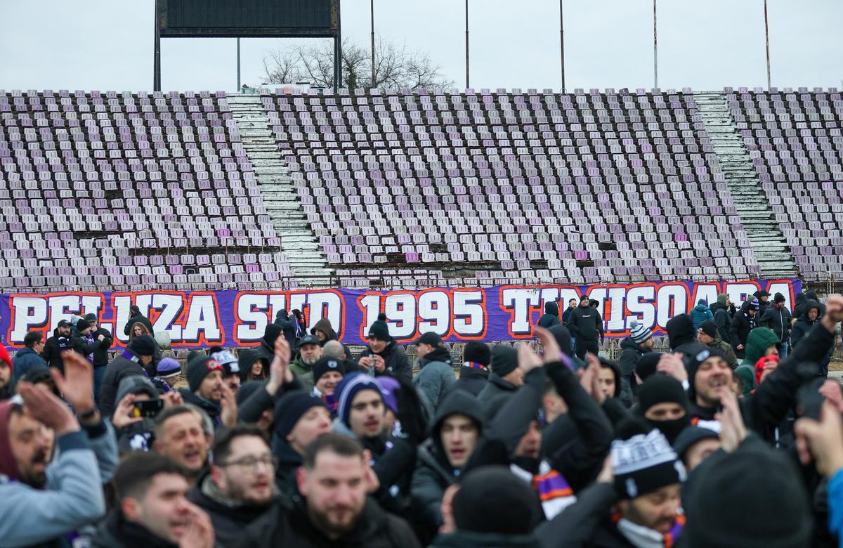 Emoții de toate felurile la Timișoara » Ultimul eveniment pe „Dan Păltinișanu”, suporterii și-au luat rămas bun de la „Monumentalul” violet