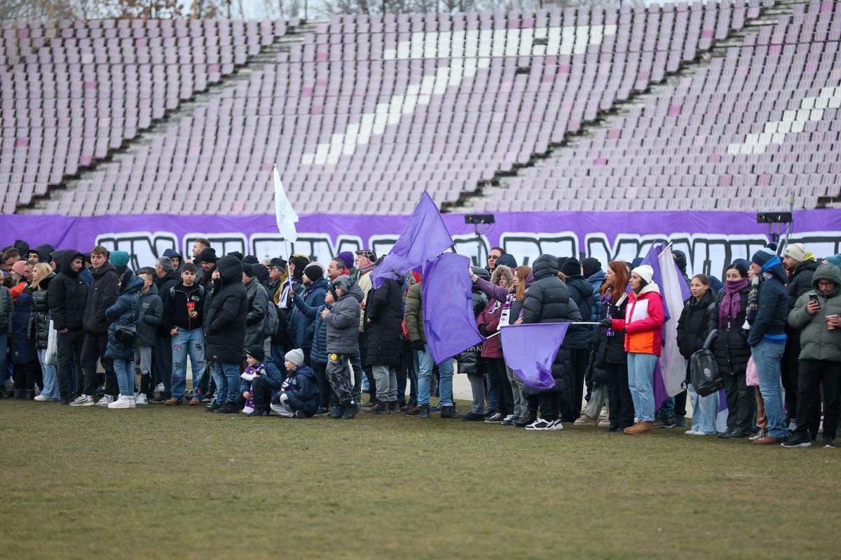 Emoții de toate felurile la Timișoara » Ultimul eveniment pe „Dan Păltinișanu”, suporterii și-au luat rămas bun de la „Monumentalul” violet