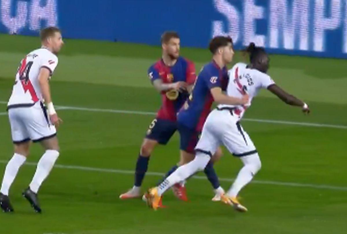 Barcelona - Rayo Vallecano 1-0 » Catalanii preiau șefia în La Liga după un meci controversat. Cum s-a descurcat Rațiu: i-a făcut „ruleta” lui Raphinha