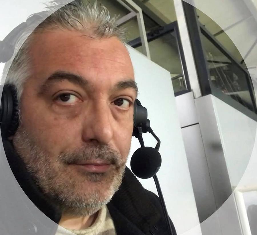 Andin Lokaj, comentatorul postului de televiziune Artmotion Sport. Foto: Facebook Halucinant! Comentatorul de la Juventus - Inter l-a jignit pe premier și a fost înlocuit la pauză