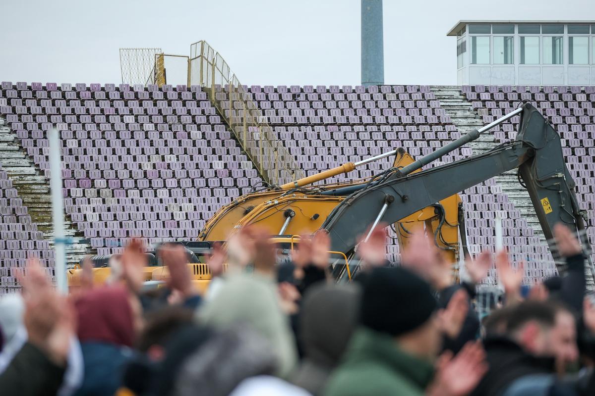 Emoții de toate felurile la Timișoara » Ultimul eveniment pe „Dan Păltinișanu”, suporterii și-au luat rămas bun de la „Monumentalul” violet