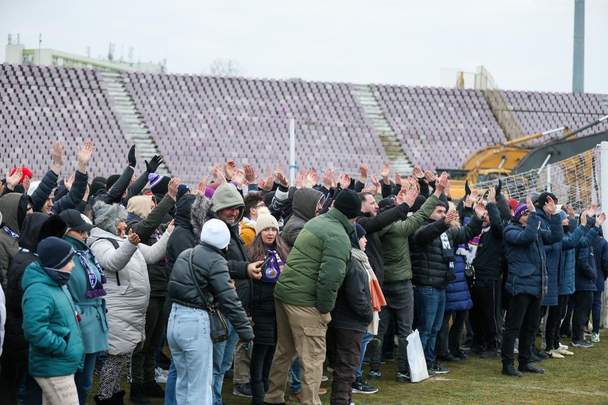 Emoții de toate felurile la Timișoara » Ultimul eveniment pe „Dan Păltinișanu”, suporterii și-au luat rămas bun de la „Monumentalul” violet