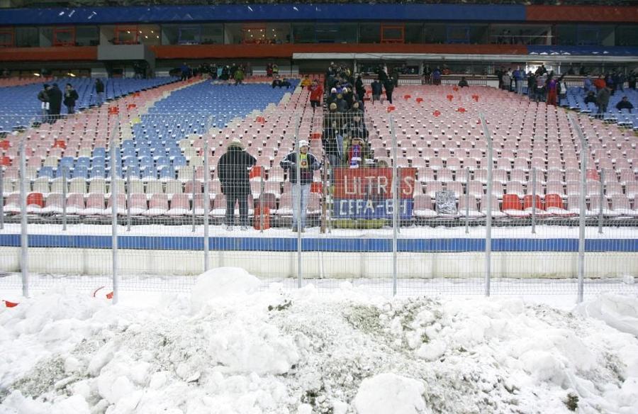Peisajul de la meciul cu Twente, din 2009 / FOTO: Arhivă GSP Cum va fi vremea la FCSB - PAOK Salonic? Se oprește ninsoarea până joi? Prognoză TERIBILĂ pentru cei 50.000 de fani așteptați pe Arenă