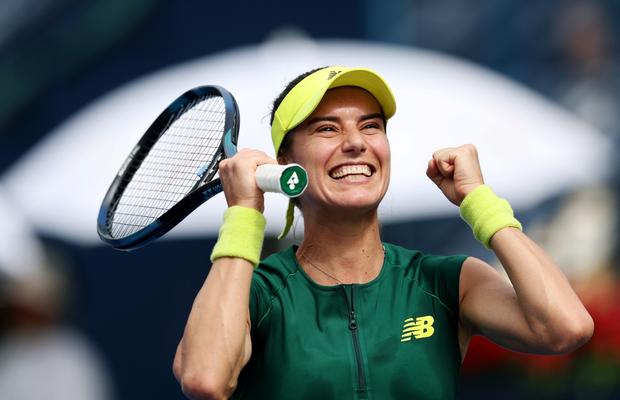 Sorana Cîrstea s-a calificat în optimi la Seul, după un meci care trebuia să se joace marți și a fost întrerupt miercuri aproape 4 ore » Urmează un test CRUCIAL