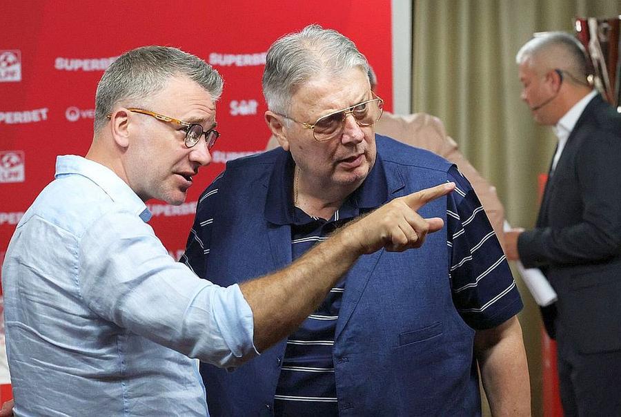 Justin Ștefan, în stânga, alături de președintele Ligii, Gino Iorgulescu, foto: Ionuț Iordache (GSP) Război pentru putere în fotbalul românesc » Justin Ștefan, discurs fără precedent: „Plec! Nu văd de ce aș mai rămâne în acest mecanism”