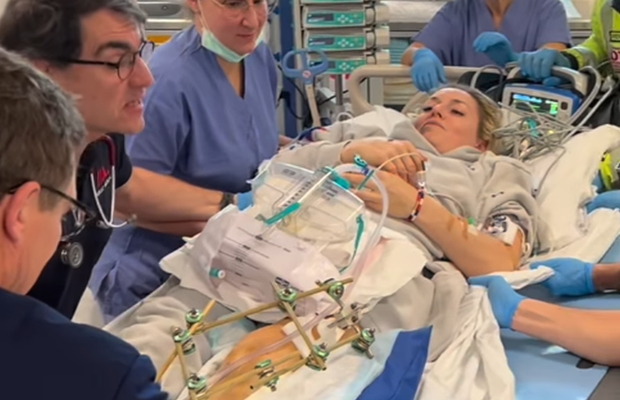 Reacție emoționantă a lui Lindsey Vonn după externarea din spital: „Piciorul meu este încă în bucăți”
