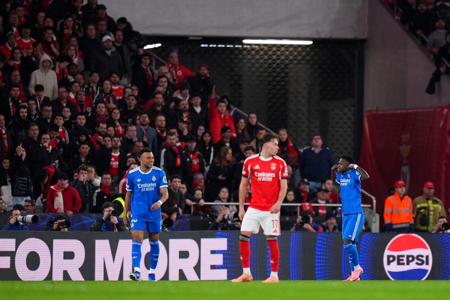 Gestul pentru care a fost avertizat Vinicius // FOTO: Getty Images Scandal fără precedent la Benfica - Real Madrid » După golul lui Vinicius s-a activat protocolul anti-rasism! Ce a urmat