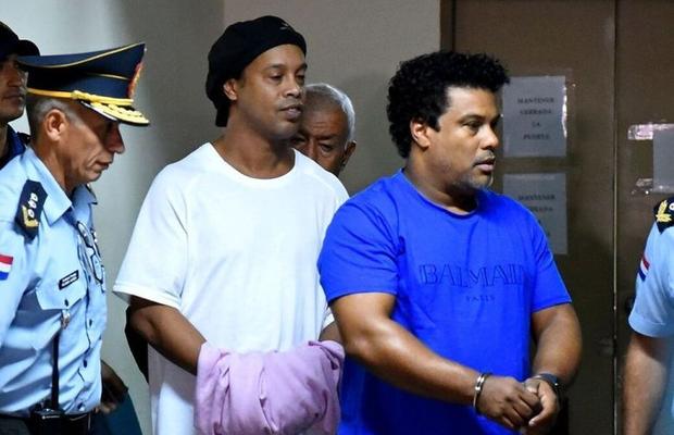 Ronaldinho, investigat pentru asociere la crima organizată!