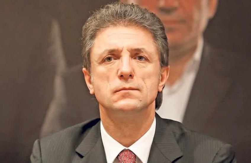 Gică Popescu a luat decizia de a renunţa să mai meargă la Palatul Victoria, acolo unde are biroul