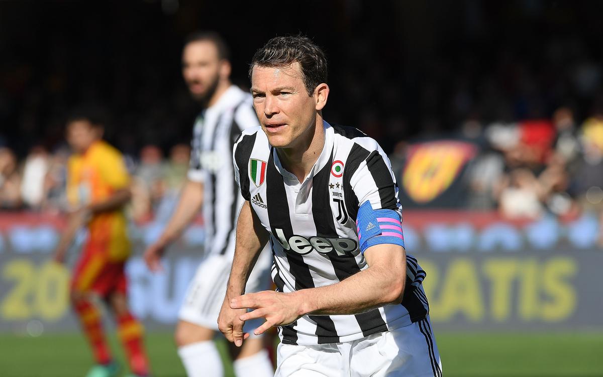 FOTO Fostul jucător de la Juventus sau Arsenal lucrează acum la o fabrică de ceasuri