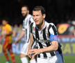 FOTO Fostul jucător de la Juventus sau Arsenal lucrează acum la o fabrică de ceasuri