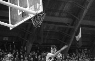 A murit Anton Netoliţchi, unul dintre cei mai mari jucători din istoria baschetului românesc