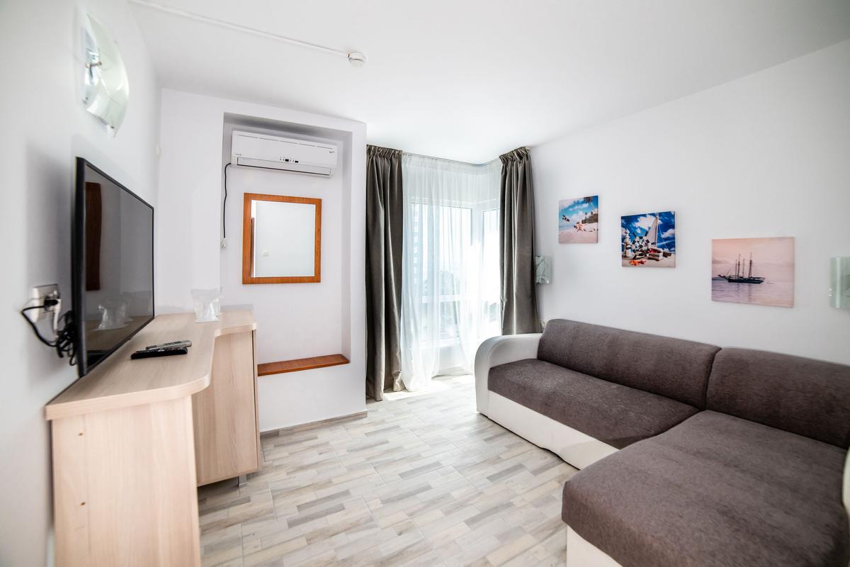 Cât costă un sejur de 5 nopți la hotelul lui Cristi Borcea de pe litoral » Micul dejun nu e inclus în preț