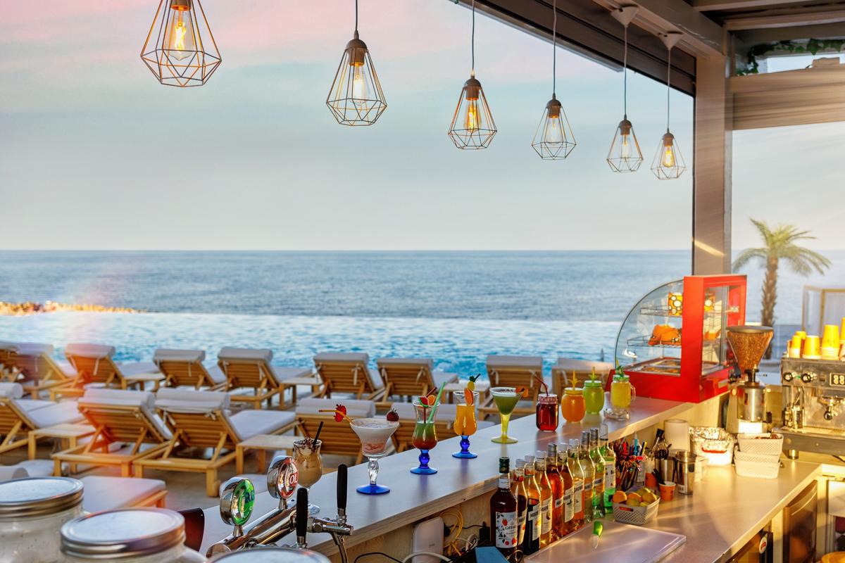 Hotelul lui Cristi Borcea, Pam-Beach Olimp