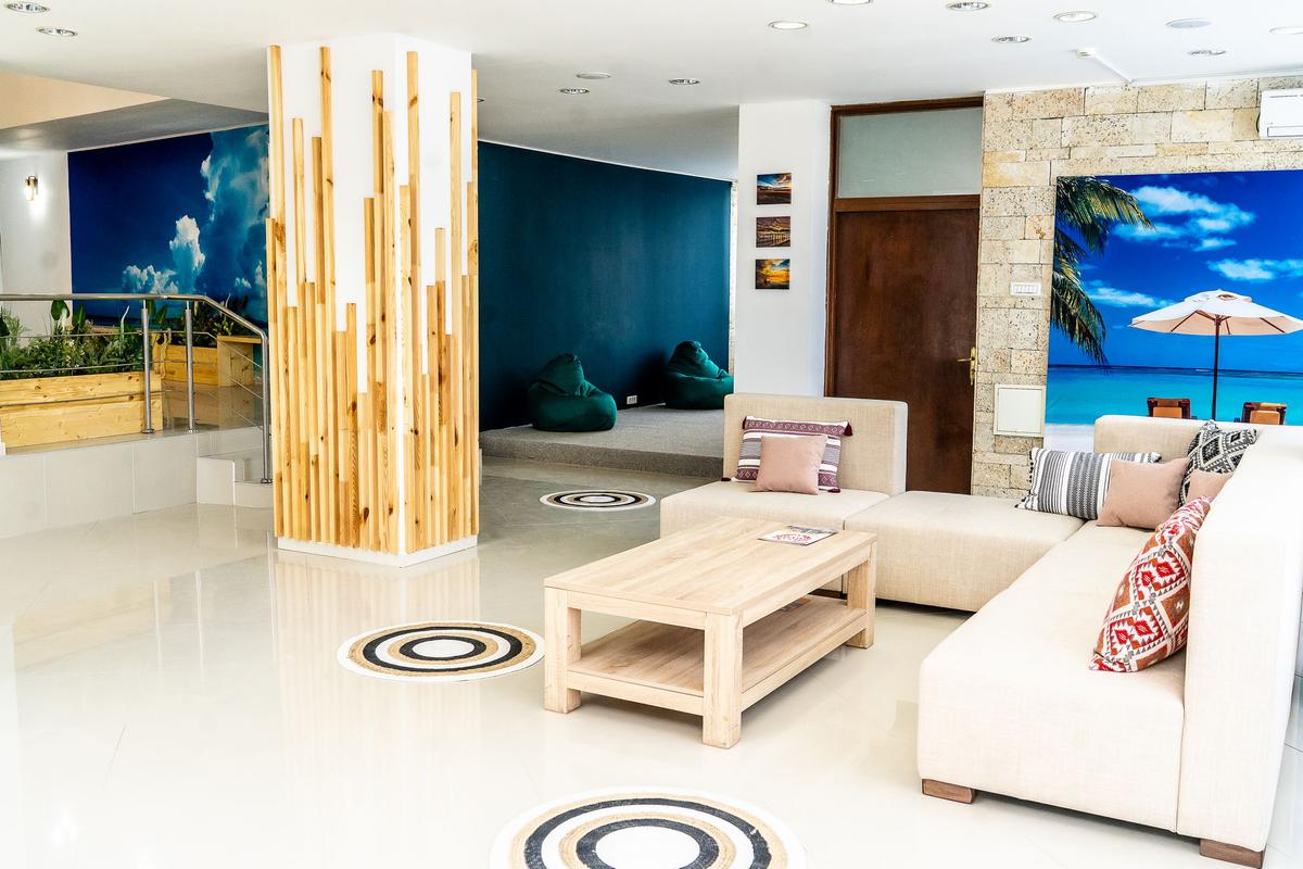 Hotelul lui Cristi Borcea, Pam-Beach Olimp