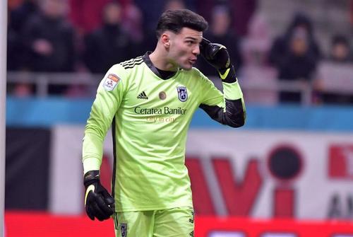 Robert Popa (20 de ani), portarul de la FCU Craiova, nu a fost în lot la semifinala barajului pentru preliminariile Conference League, cu FC Voluntari (3-3, 5-4 după penalty-uri).