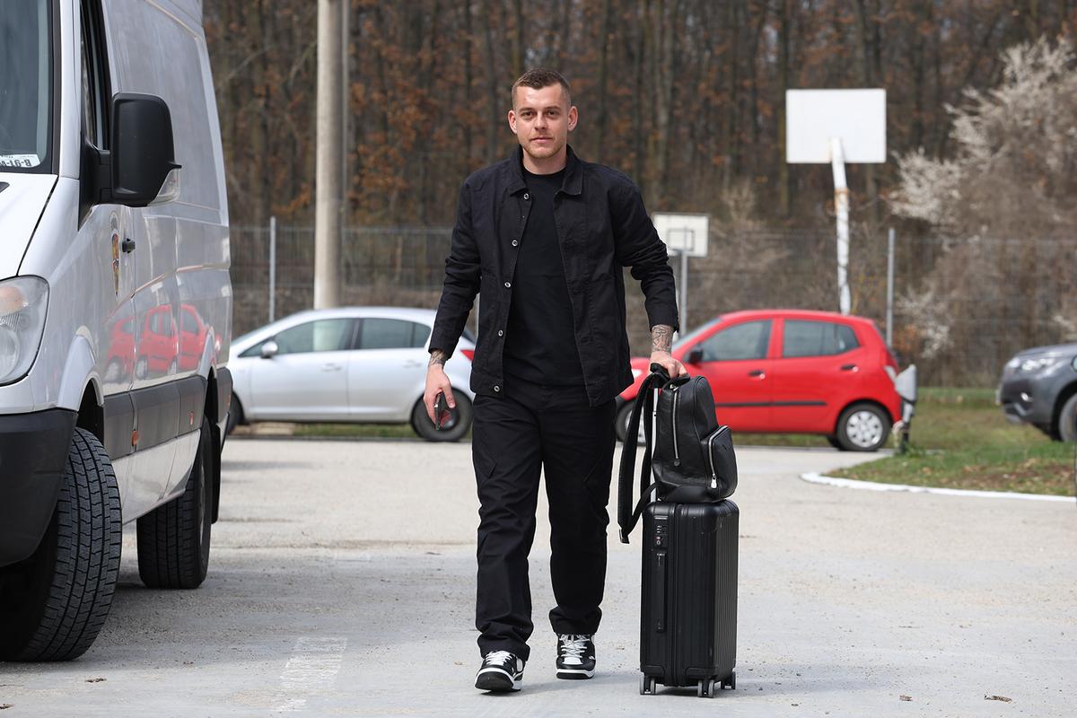 Ianis Hagi și Dennis Man, în centrul atenției la reunire » Ținute extravagante alese de „tricolori”