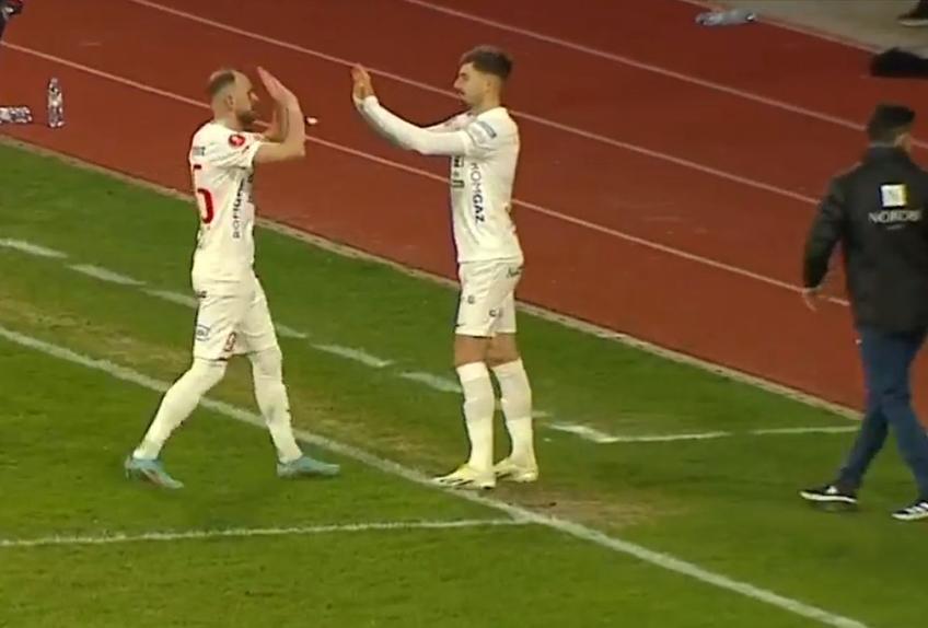 Hermannstadt a învins-o pe Dinamo, scor 3-0, în prima rundă din play-out-ul Superligii. Dragoș Iancu (21 de ani), mijlocașul sibienilor, a revenit pe gazon după o pauză de 175 de zile.