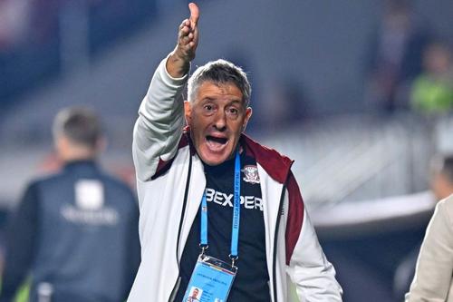 Jayson Papeau (27 de ani), extrema stângă de la Rapid, a mărturisit că antrenorul Cristiano Bergodi (59 de ani) a fost foarte nervos la pauza meciului cu Rapid, pierdut cu giuleșteni, scor 1-2, în prima rundă a play-off-ului Superligii.
