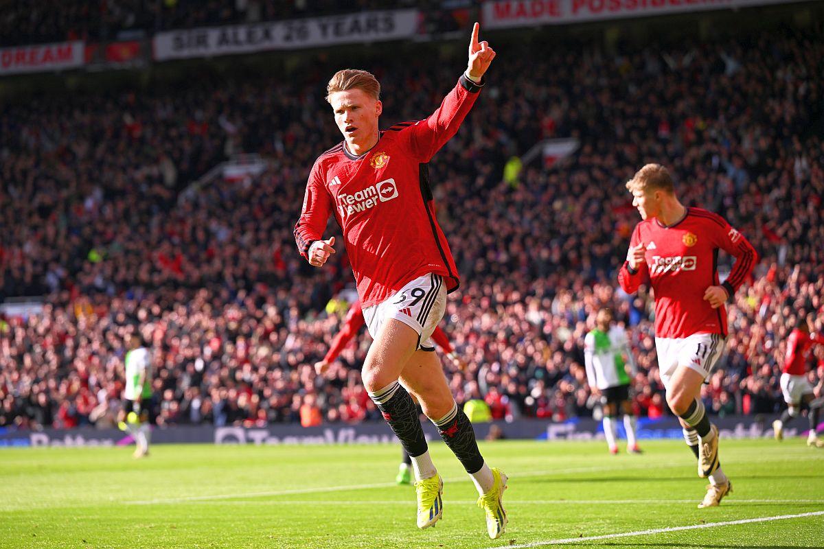 Au RĂBUFNIT după United - Liverpool: „Ce regulă absolut penibilă! Rușinos!”