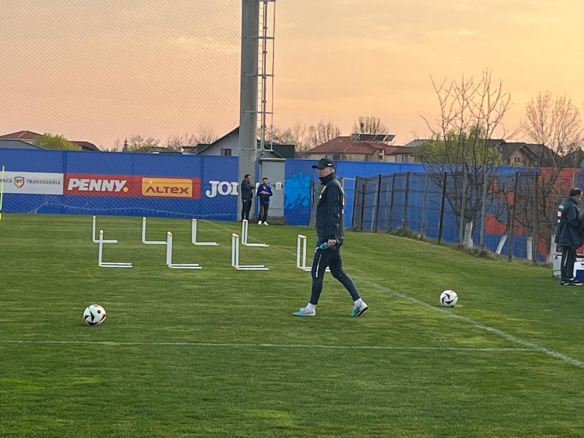 „Tricolorii” au primit mingea oficială de la EURO 2024. Imagini de la primul antrenament