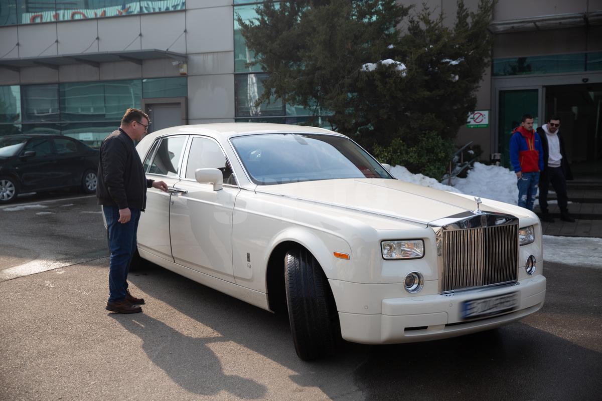 Ion Țiriac, surprins pe străzile din București cu o mașină din 2004 și peste 65.000 de kilometri la bord