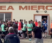 Incident șocant în Sibiu! Un fotbalist a fost CĂLCAT pe cap și umplut de sânge de suporterii și jucătorii adverși: „Am depus plângere penală”