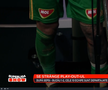 Cum arată piciorul lui Niczuly, după contactul cu Luckassen, foto: captură Prima Sport