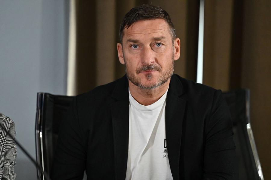 Francesco Totti a rămas în anturajul fotbalistic, chiar dacă nu a acceptat nicio funcție la vreun club sau la federație / Foto: Imago Totti, întors de revolta suporterilor? » „Putin trebuia să înceapă invazia cu Italia! Cucerea Roma în doar trei zile”