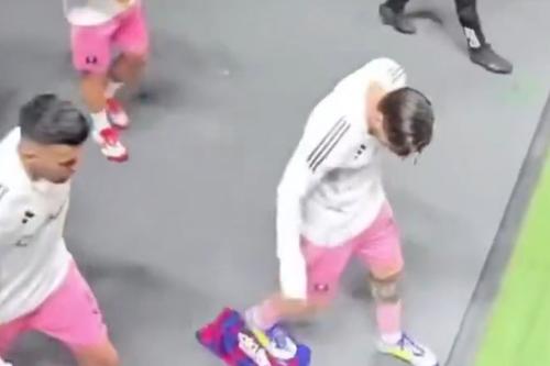 Lionel Messi a călcat un tricou al Barcelonei. FOTO: captură