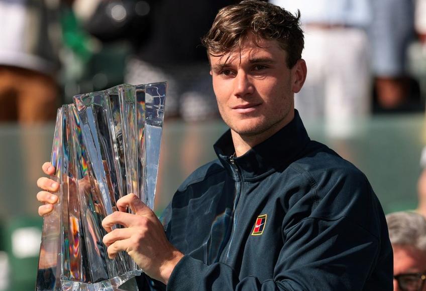 Jack Draper cu trofeul de la Indian Wells 2025 Foto: X/BNP Paribas Open