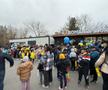 „Zidul galben”, din nou lângă jucătorii României » Apariție surpriză a unui jucător lângă sute de fani care au venit la antrenamentul „naționalei”