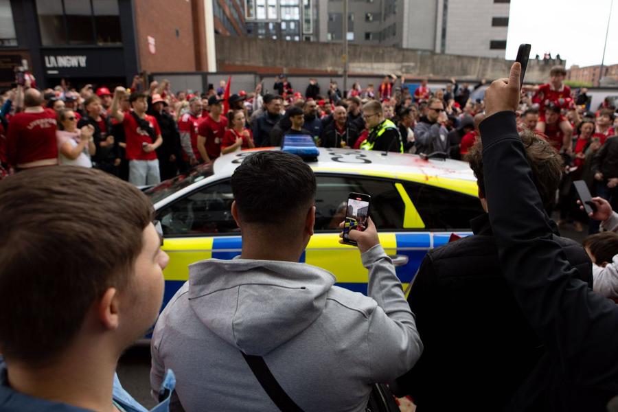 47 de fani au fost răniți după ce o mașină a intrat în mulțimea adunată pe 26 mai 2025 la Liverpool pentru a sărbători titlul / Foto: Imago Fanii se plâng că au fost abandonați: „Susțin echipa de peste 60 de ani, însă nu le pasă de traumele noastre”