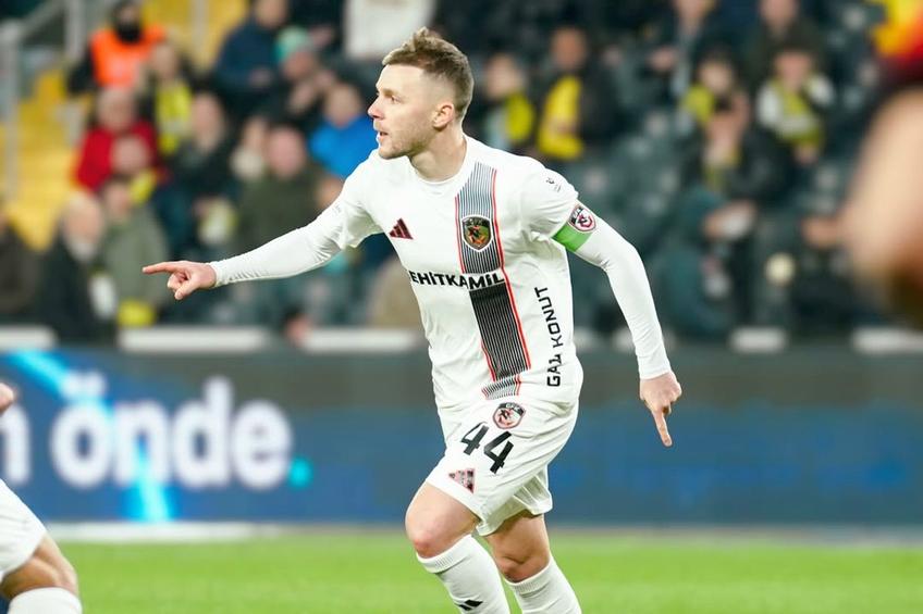 Alex Maxim a înscris împotriva lui Fenerbahce // FOTO: Instagram