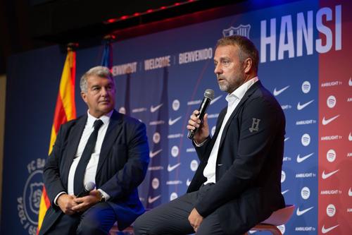 Joan Laporta (stânga) și Hansi Flick (dreapta) / Foto: Imago Images