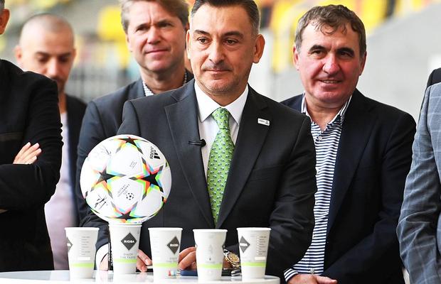 Atac cu talpa la adresa lui Ilie Dumitrescu: „Un umil servil”