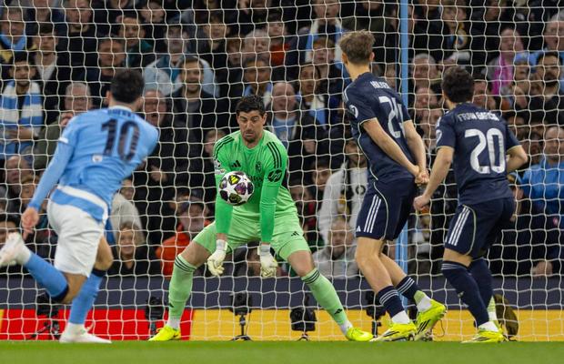 Modificare bizară în Manchester City - Real Madrid » Courtois, înlocuit la pauză