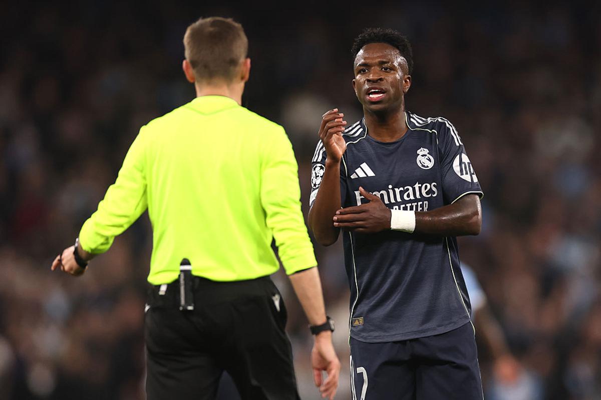Fază incredibilă în City - Real Madrid » A vrut să-l păcălească pe arbitru, dar a fost eliminat