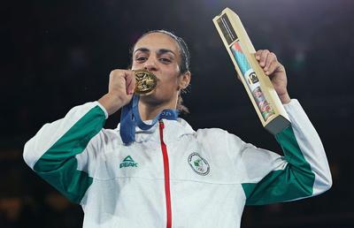 Controversata Imane Khelif, campioană olimpică la Paris, va face trecerea spre boxul profesionist