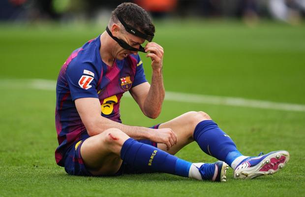 Firma lui Robert Lewandowski se îneacă în datorii » Fotbalistul a fost nevoit să reacționeze