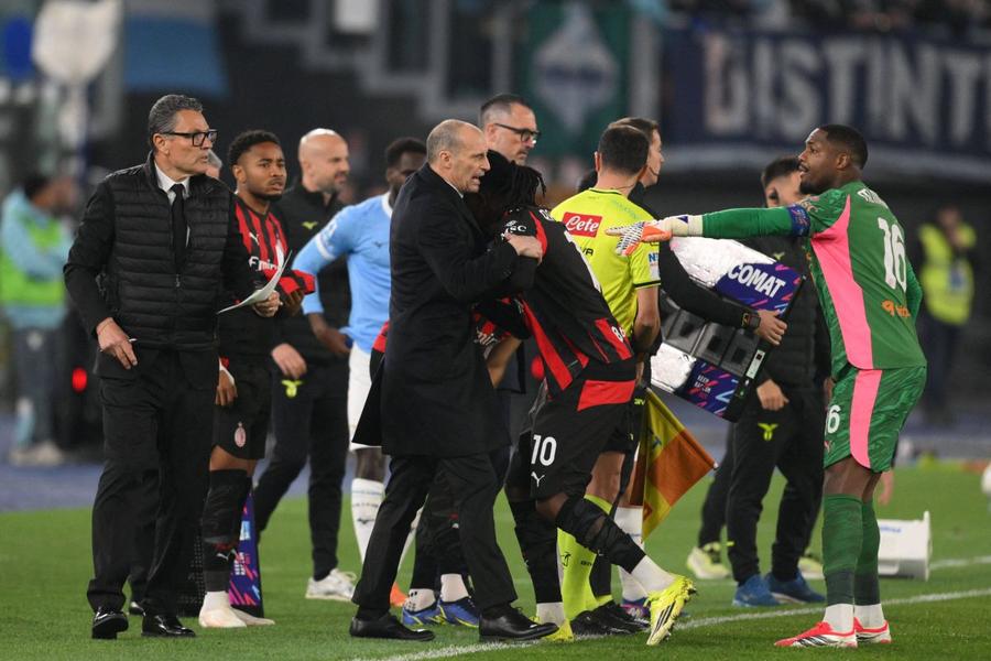 Rafael Leao l-a certat pe Massimilioano Allegri că nu l-a mai lăsat să joace 20 de minute cu Lazio / Foto: Imago Conflict la AC Milan, Allegri a intervenit să calmeze spiritele » Reacția enigmatică a lui Rafa Leao
