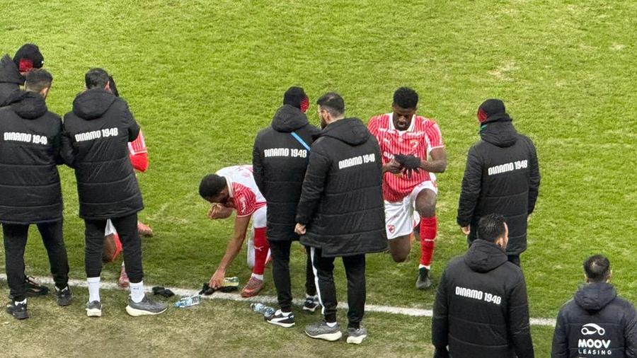 Jucătorii musulmani de la Dinamo au îngenunchiat în minutul 10 al meciului cu FC Argeș Cât de greu e să joci fotbal în Ramadan? Titularul lui Dinamo explică