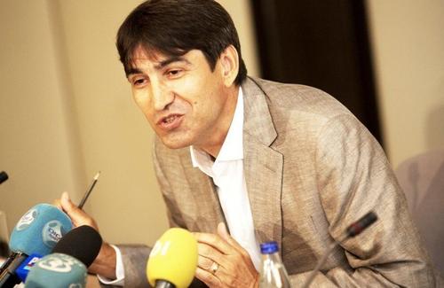 Victor Pițurcă e în prezent liber de contract