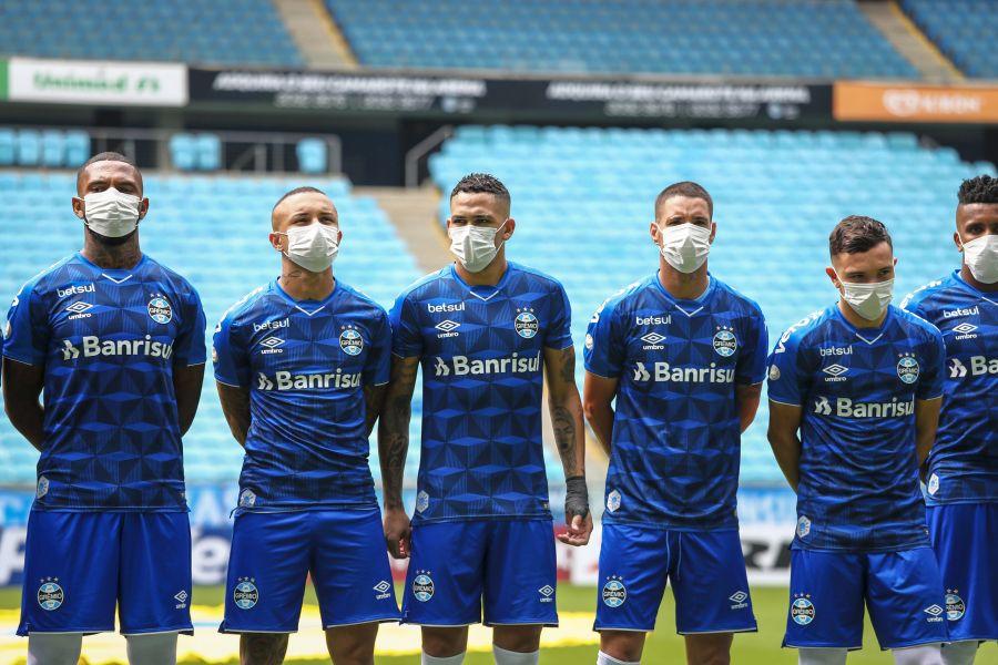 COVID-19. Un virusolog belgian susține că fotbaliștii ar trebui să poarte măști de protecție » Ilie Dumitrescu îi răspunde: „Lipsă de oxigenare totală”
