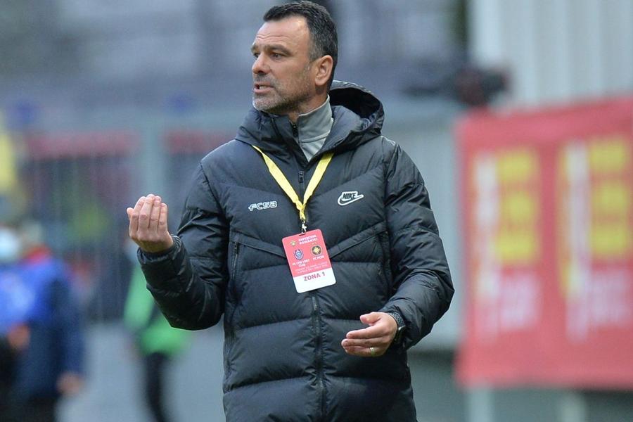 Toni Petrea (foto: Cristi Preda/GSP) Absolutul tactic a fost atins: cinci schimbări la pauză!