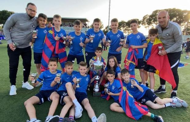 Echipa U12 a Academiei FCSB a învins-o pe AC Milan, în finala „Mundialito” 2022