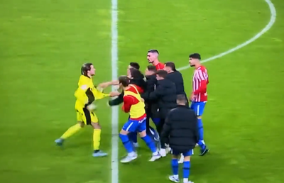Coridă la Gijón. Opt jucători ai lui Sporting au sărit să-l bată pe portarul lui Oviedo!